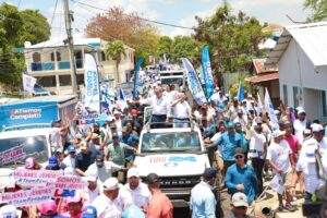Abinader caravana