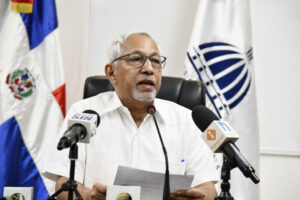 Angel HernANDEZ MINISTRO EDUCACION