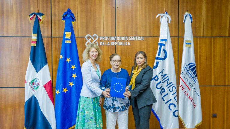 Ministra de la Mujer y Miriam German