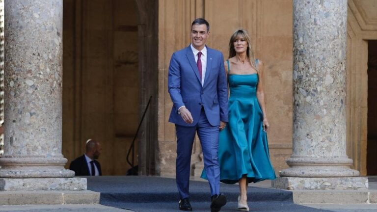 Pedro Sanchez y esposa