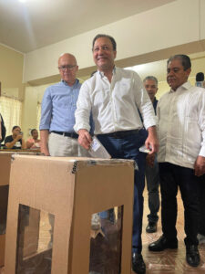 Abel Martinez vota