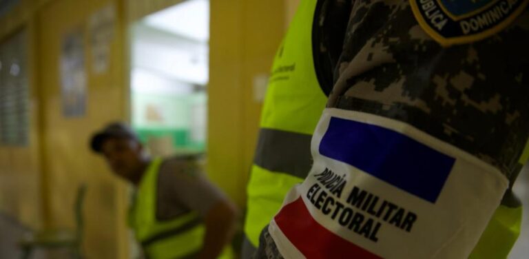 Policia electoral RD