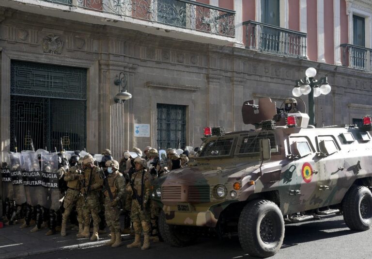 Retirada militares en Bolivia