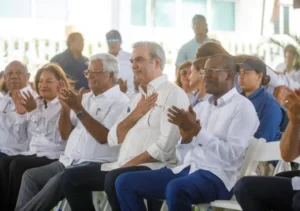 Abinader y titulos de propiedad