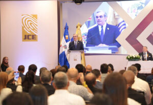 Entevistan a Abinader
