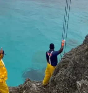 Sacan camion del agua