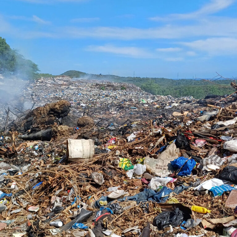 Basura en canal Cabral y Baez Babi,RD