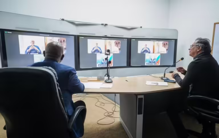 Petro llamando a Lopez Obrador