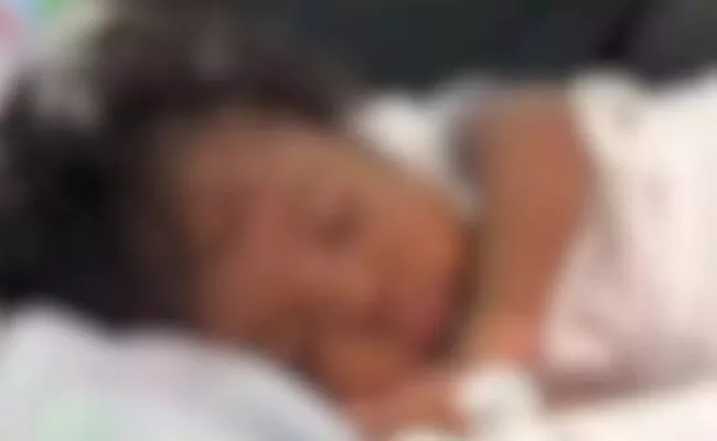 ofrecen-ayuda-a-nina-650x400