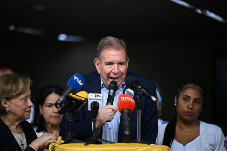 Edmundo Urratia en el exilio