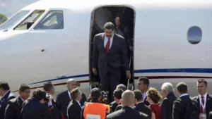 Maduro bajando de avion