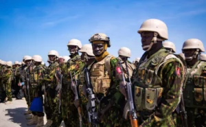Mas soldados de Kenia