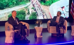 Mike Pompeo y Jochy Gómez