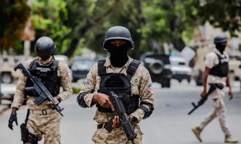 Policias haitianos en Puerto Principe