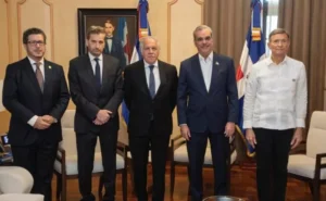 Abinader y comitiva de OEA