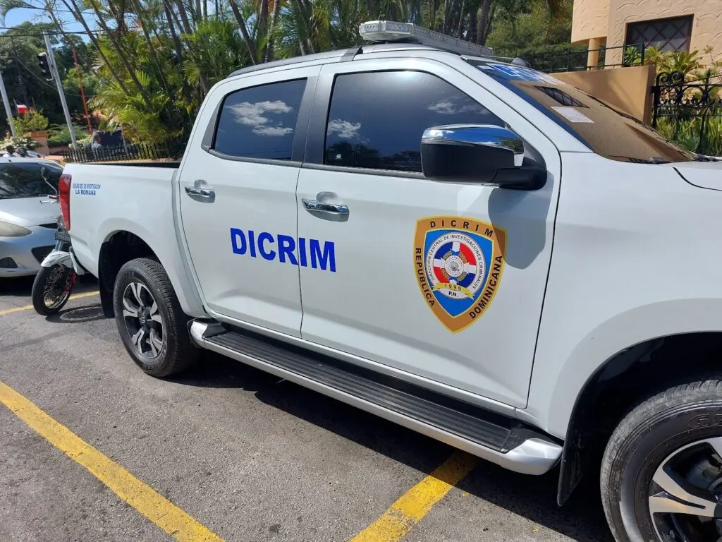 Camioneta del DICRIM