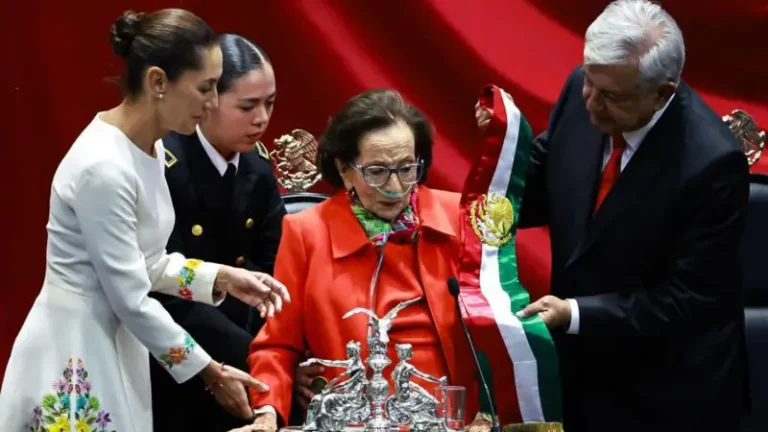 Efipgenia Martines en la toma de posesion presidenta Mexico