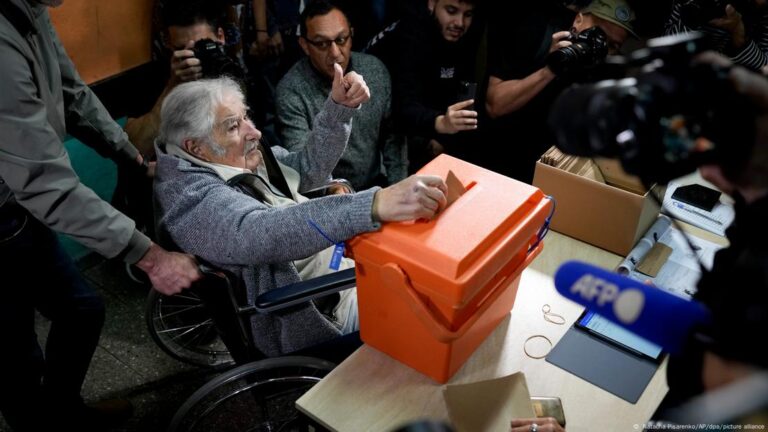 Expresidente Pepe Mujica votando