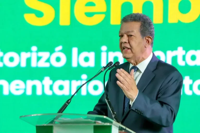 Leonel-Fernandez-inicia-encuentro-con-la-prensa