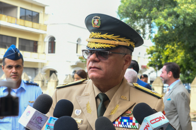 Ministro de defensa Carlos A Fernandez Onofre
