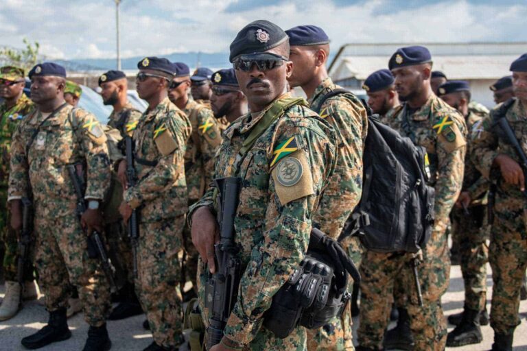 Policias de Bahamas llegan a Haiti