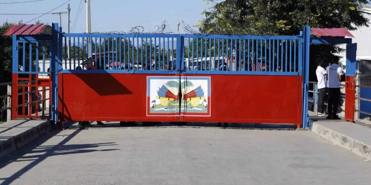 haitianos-abren-puerta-a-dajabon-