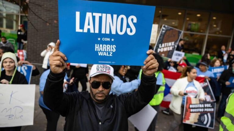 ¡fuera-latinos-protestan-contra-trump-tras-comentarios-sobre-pr-focus-0-0-896-504