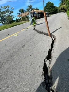 Grietas carreteras de Samana