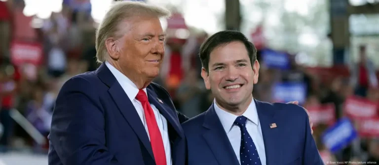 Marco Rubio y Trump.22