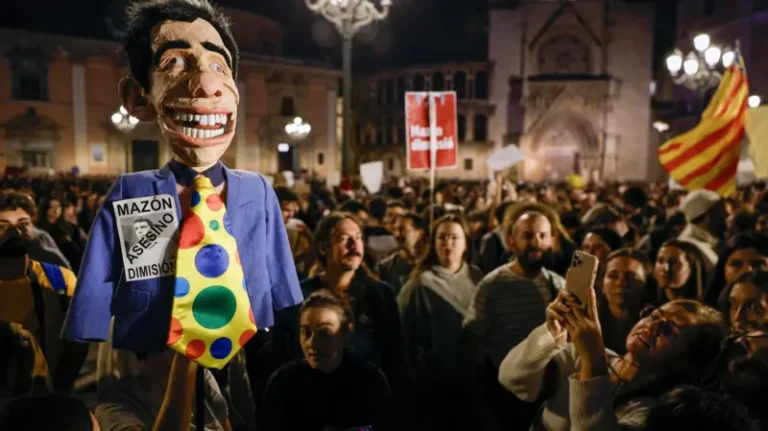 Masiva protesta en Valencia España