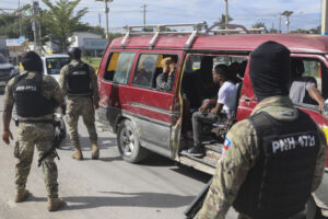 Patrullas haitianas en aeropuerto