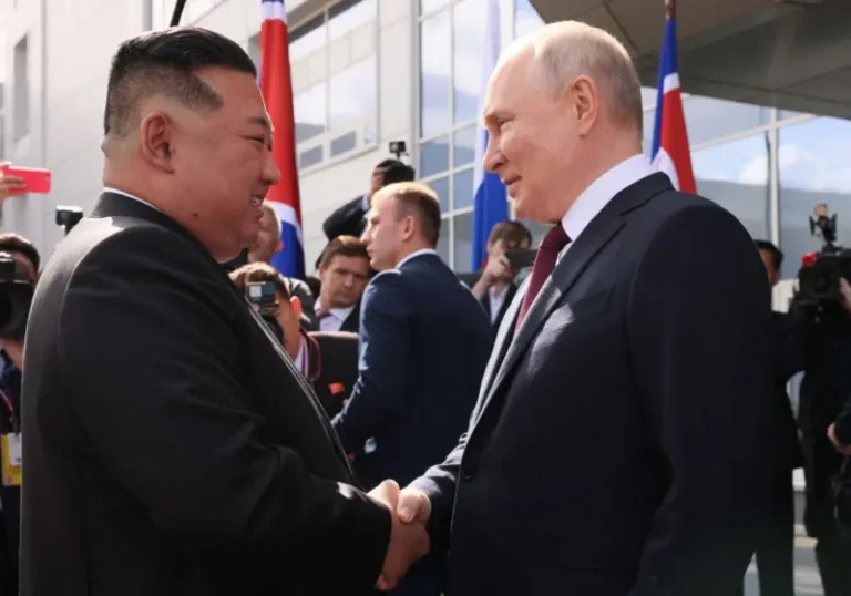 Putin y Kim Jong U saludos