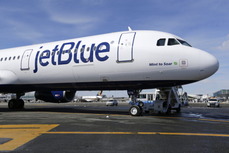 Tambien tiraron a JetBlue
