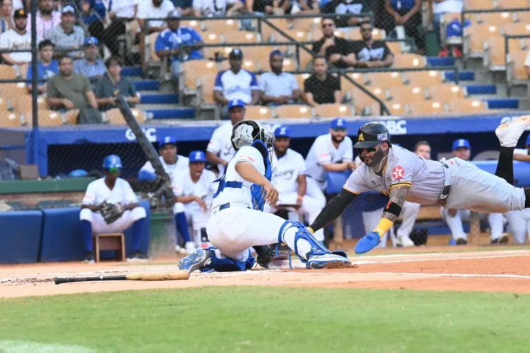 Una jugada de beisbol RD