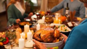 familiares-primer-plano-cena-focus-0-0-896-504