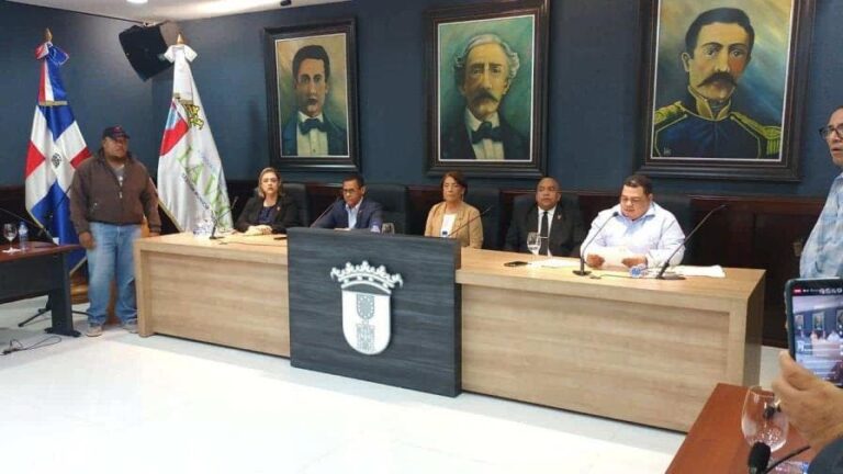 juramentan-a-amparo-custodio-como-alcaldesa-de-la-vega-focus-0-0-896-504