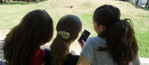 Brasil prohibe celulares
