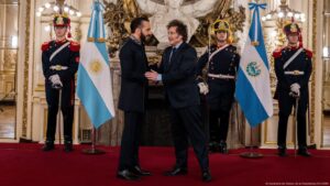 Bujele y Milei