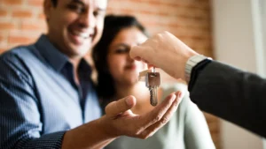 Casa-nueva-entrega-shutterstock_1241714221