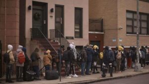 NY pagara millones a inmigrantes