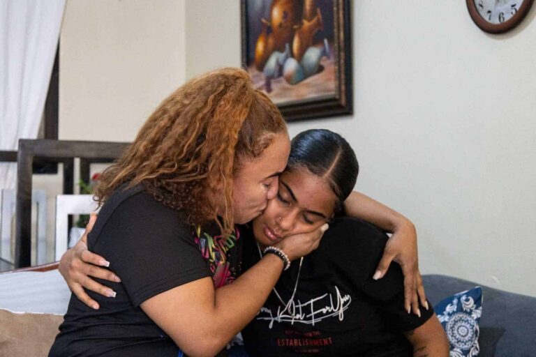 Nicaury junto a su hija