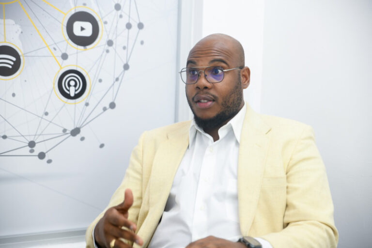 Pedro valdez, asociado Universidad de Austin