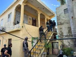 Policias del DINTEL RD