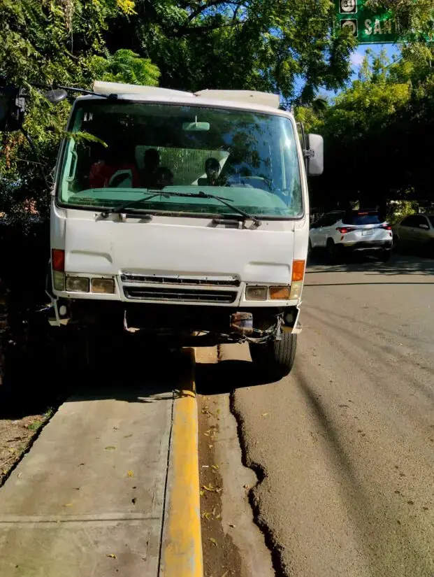 Vehiculo con ilegales haitianos