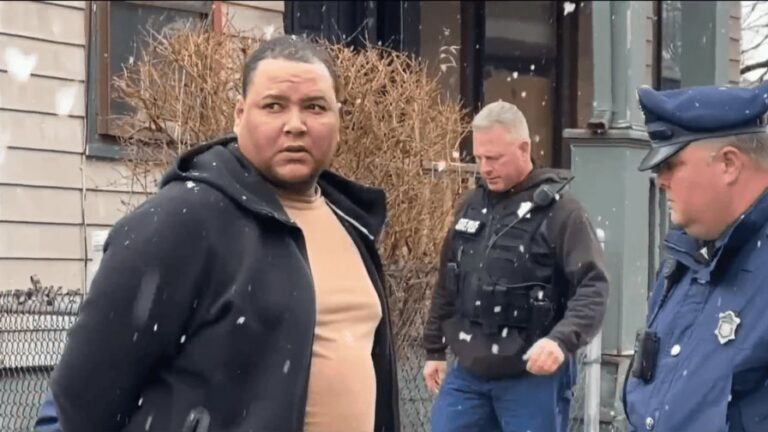 acusan-a-mas-de-20-personas-por-venta-de-drogas-en-eeuu--focus-min0.4-0.39-896-504