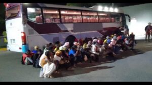 apresan-hombre-franqueaba-guagua-detenida-con-70-haitianos-ilegales-focus-0-0-896-504