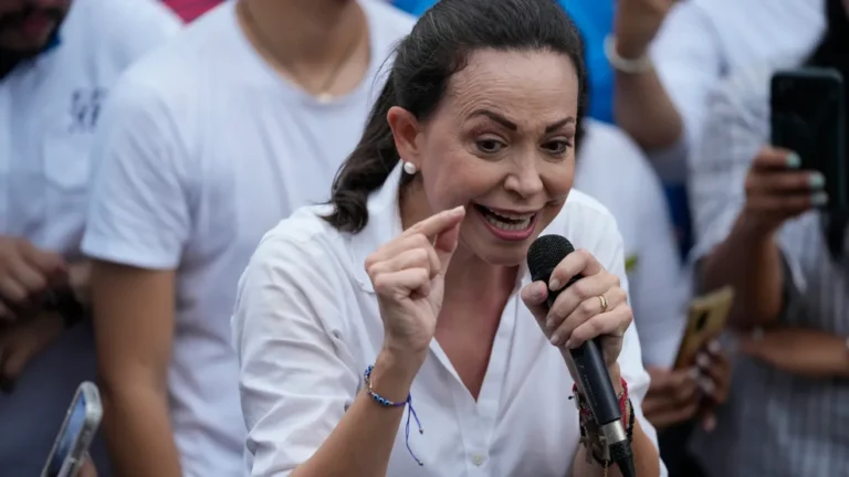 maria-corina-machado-militares