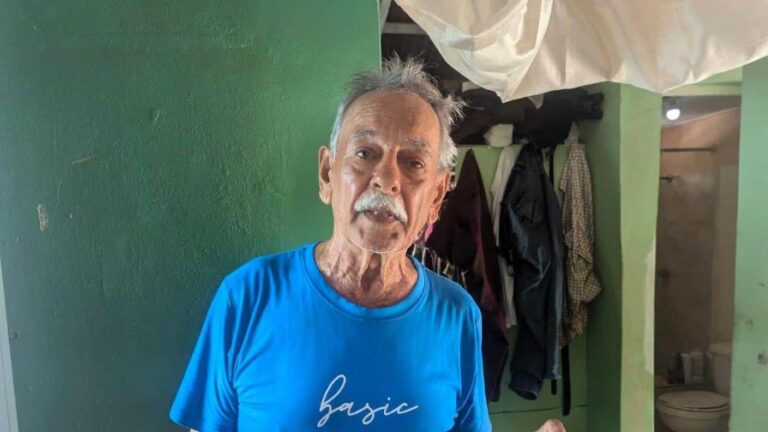 nochebuena-nuestra-cena-de-nochebuena-fue-una-malta-con-un-pan_1-focus-min0.04-0.32-896-504