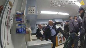 video-muestra-a-oficiales-de-prision-de-nueva-york-golpeando-a-reo-focus-0-0-896-504
