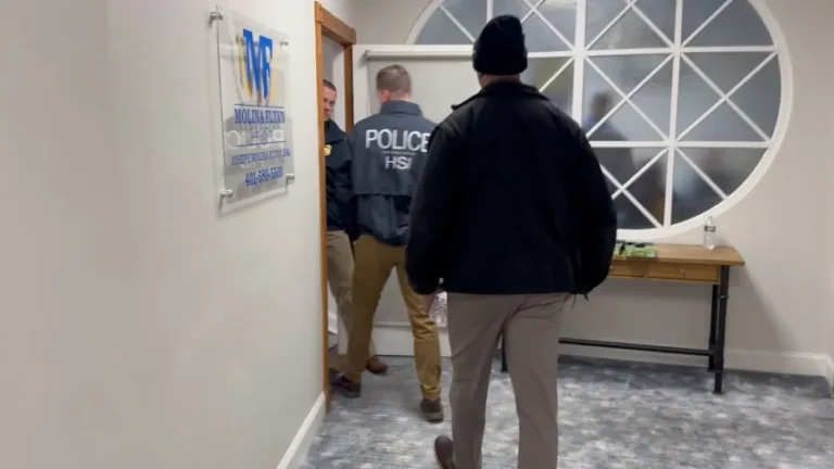 Allanan oficina de juez